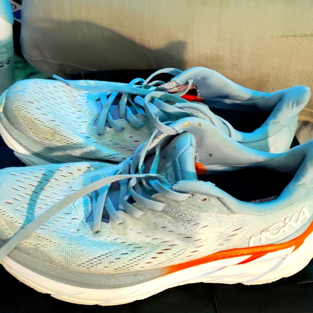 Hoka one one women's Clifton 8 size 9 1/2b
